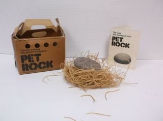 Vintage Pedigreed Pet Rock - Box,  Nest,  Booklet And Rock - 1975