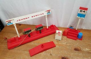 Vintage Topper Toys 1968 Johnny Service Gas Station Service Station Condit