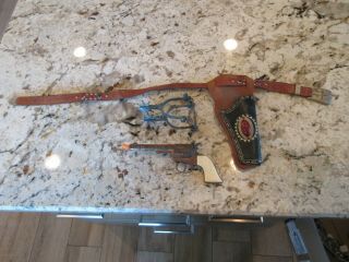 Hubley Gold " Rodeo " Toy Pistol Cap Gun With Leather Holster,  Belt And Spurs