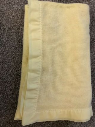 Vtg Baby Morgan? Yellow Acrylic Thermal Waffle Weave Blanket Nylon Binding
