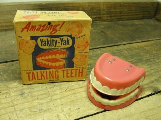 Vintage 1949 Wind - Up Clockwork Celluloid Yakity - Yak Talking Teeth Novelty Gag