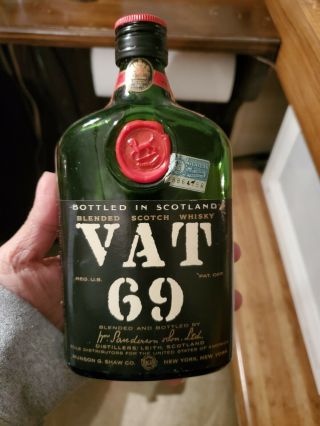 Rare Vintage Vat 69 Finest Scotch Whiskey Glass Bottle Pint Wm Sanderson&son