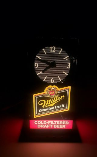 Miller Draft Cold Filtered Draft Beer Light Up Clock Home Bar Man Cave