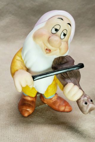 Disney Snow White & Seven 7 Dwarf Ceramic Figure Bisque Sleepy Figurine
