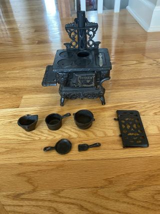 Vintage Crescent Black Cast Iron Miniature Old Fashion Toy Stove W/accessories