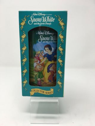 A Walt Disney Classic " Snow White And The Seven Dwarfs " Collector Series Glass