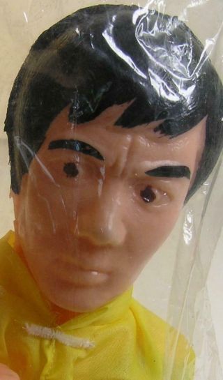 1970 ' s BRUCE LEE CHINESE KUNG - FU HAND PUPPET PUNCHING TOY DOLL - YELLOW 6655 NOS 3