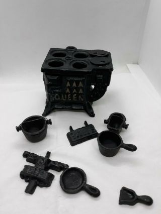 Vintage Queen Black Cast Iron Miniature Stove Set Salesman Sample W/ Pots & Box