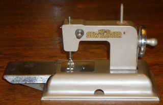 Vintage Kayanee Sew Master Model 572 Toy Sewing Machine Berlin Germany Us Zone