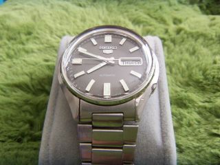 Vintage Seiko 5 Day Date 17 Jewels Automatic Japan Made Men Watch.