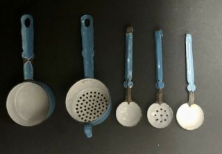Antique Vtg Child Doll Toy 5 French Enamelware Graniteware Pots Hook Spoon 3
