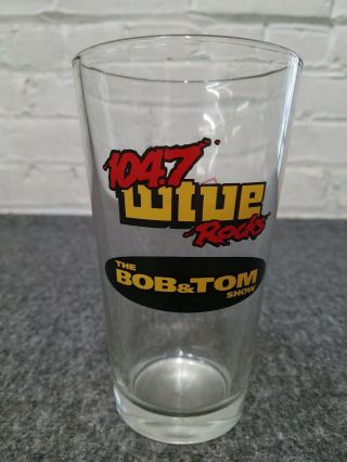 Budweiser 104.  7 Wtue Rocks Bob & Tom 5.  75 " Glass Cup Vintage