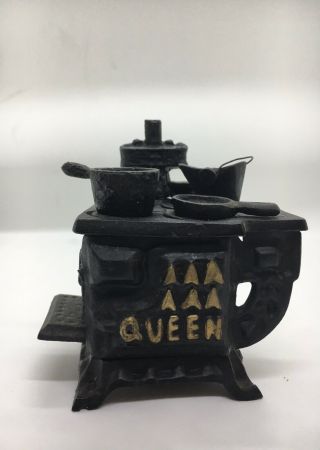 Vintage Queen Cast Iron Miniature Toy Stove And Accessories Salesman Sample