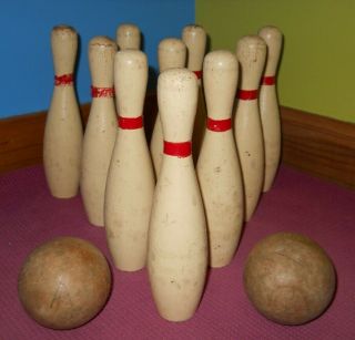Vintage Wooden (10) 7 Inch Pins And 2 Wooden Balls Bowling Game Set