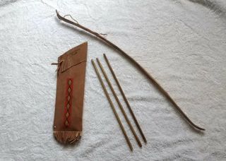 Vintage Yellowstone Park Wood Bow.  Wood Arrows.  Leather? Quiver Toy Set
