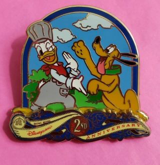 Donald Duck & Pluto Shaking Hands/paws - Disney Pin