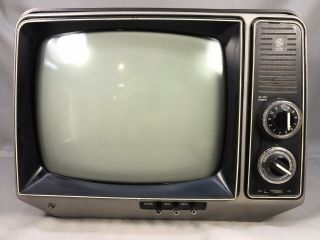 Vintage Television 1970s Ge General Electric Performance Portable Tv 12xb9102s