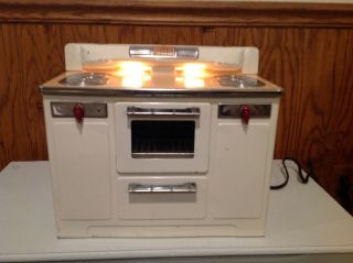 Vintage Little Lady Electric Toy Stove - Oven,  Burners,  And Stove Light Work