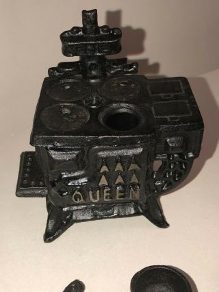 Vintage QUEEN Cast Iron STOVE Miniature/Doll House/Salesman/Toy & POTS,  PAN ETC 2