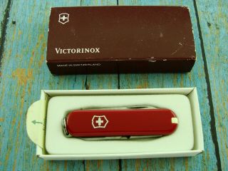 Victorinox Switzerland Cutting Edge Classic Swiss Army Pocket Knife Knives