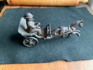 Cast Iron Toy Horse Drawn Buggy with Driver Hubley Arcade 1920 ' s ? 2