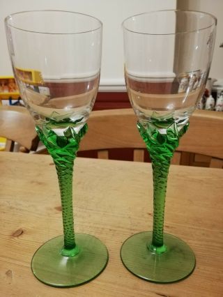 Set Of 2 Vintage Mid - Century Twisted Stem Wine Glasses Green Coloured