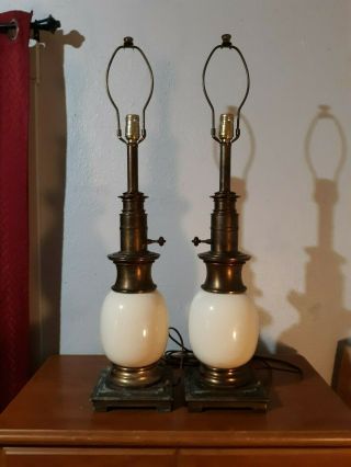 Set Of 2 Stiffel Mid Century Ostrich Egg Vintage Porcelain Brass Table Lamps Mcm