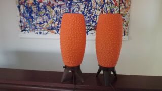 2 Vtg Mid Century Modern Orange Plastic Tripod Beehive Rocket Table Lamps Pair