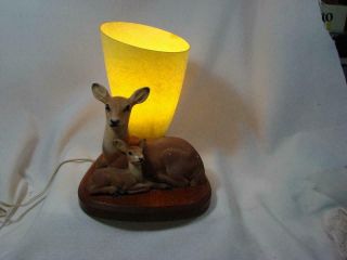 Vtg Mak - Kraft Mid Century Accent Table Lamp With Deer & Green Fiberglas Shade