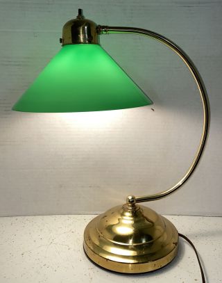 Vintage Bankers Lawyers Brass Desk Lamp W/emerald Green Glass Shade Curved