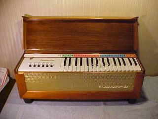 Vintage Philharmonic Chordmaster Reed Organ Made In Italy 1959 - - - Near
