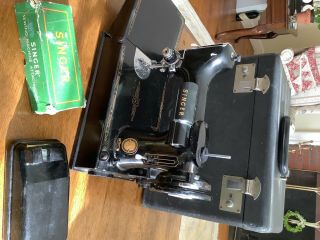 Vintage Singer 221 - 1 Featherweight Early1950s Sewing Machine Portable Case.