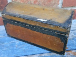 Good Good Antique Dome Top Wood Storage Box With Yellow Paint Black Banding