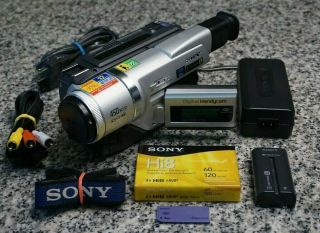Vtg Sony Handycam Dcr - Trv320 Digital8 8mm Camcorder Ntsc 25x W/ Fs