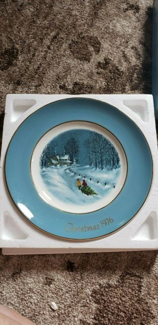 Avon Christmas Plate - 1976 Bringing Home The Tree Wedgewood China