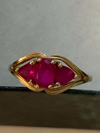 Vintage Designer Signed 10k Yellow Gold Three Red Stone Ring Sz 5 3/4