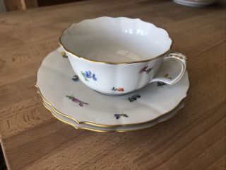 Rare Meissen Scattered Flower Small Floret 1 Tea Cup 2 Saucers