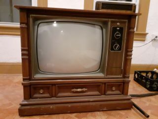 Rare Vintage Zenith Solid State Chromacolor Ii,  Color Tv,  Cabinet Style 32 " Prev