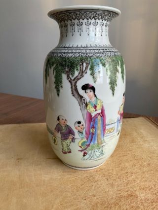 A Fine Chinese Porcelain Vintage Vase Late Republic/50’s 60’s 70’s