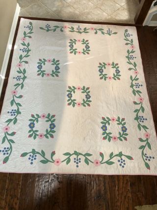 Antique Hand Stitched Floral Reath Appliqued Quilt