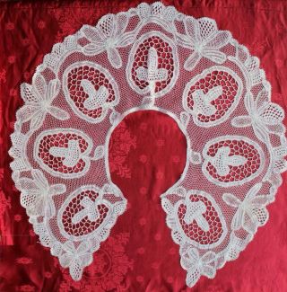 Antique 18th C.  Bobbin Lace Collar - 8 " Wide,  60 " Outer Circumference