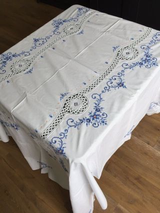 Large Vintage Embroidered Cut Work Floral Table Cloth And 12 Napkins.