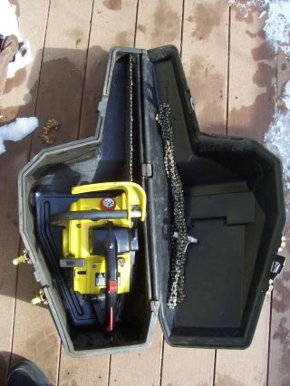 Vintage John Deere 40 V Chainsaw W/ Carrying Case Runs Good See Video