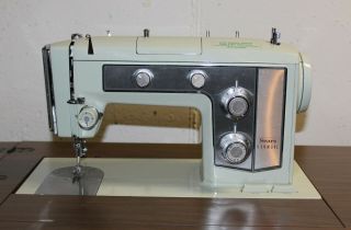 Vtg Sears Kenmore Zig - Zag Sewing Machine Model 158.  18023 W/cabinet,  Accessories