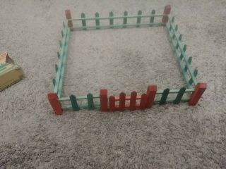 Vintage Primitive Christmas Tree Wood Fence Red Green Paint 16 " Square
