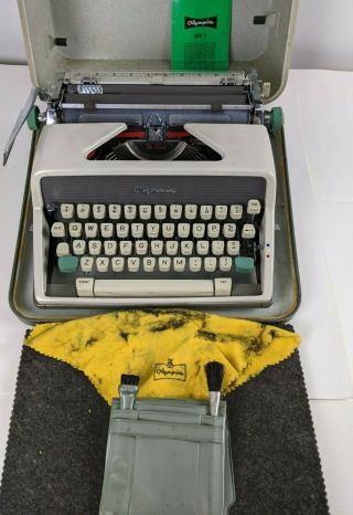Vintage Olympia Sm 7 Typewriter & Carrying Case Made In Western Germany