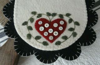 Primitive Wool Applique Valentine Penny Rug Table Runner Candle Mat Hearts