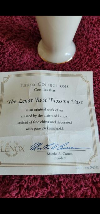 Lenox Ivory Vase With Gold Trim & Embossed Rose Bud 7 1/2 