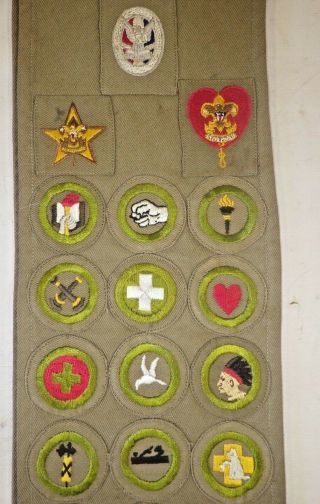 VINTAGE 1930s BOY SCOUT MERIT BADGE SASH WITH TYPE 1 EAGLE PATCH IN EX 2