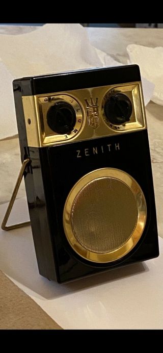 Zenith Vintage Royal " 500 " Tubeless All Transistor Radio & Bag